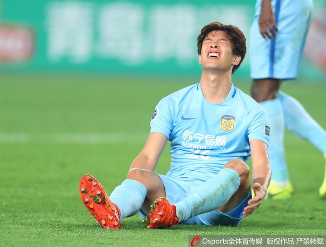 包含苏宁后防表现出色，成功力压对手晋级的词条