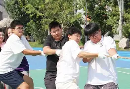 这场球赛的胜败关键是队员们的齐心协力 这场球赛的胜败关键是队员们的齐心协力