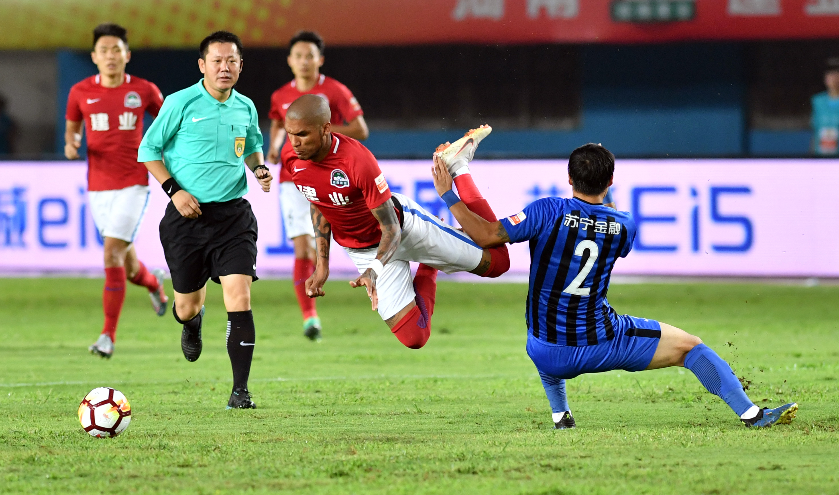 江苏苏宁客场击败河南建业，实现四连胜的简单介绍